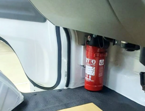 Mobil SUZUKI produksi 2021 kini dilengkapi alat pemadam api ringan